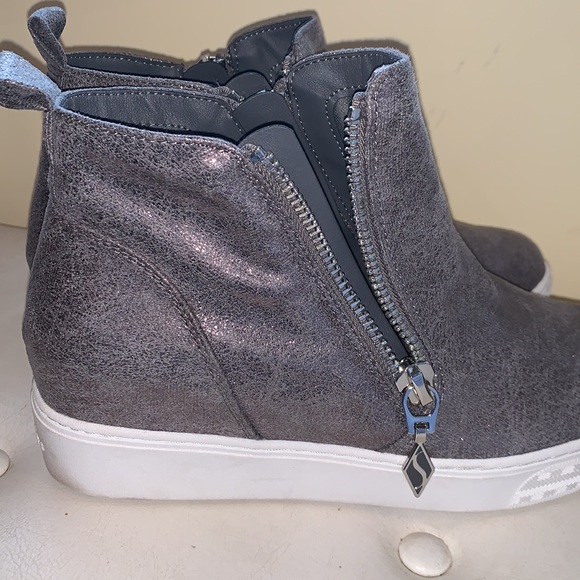 SKETCHERS Memory Foam Hidden Wedge Gray Ankle Booties Size 8.5 - Picture 3 of 14